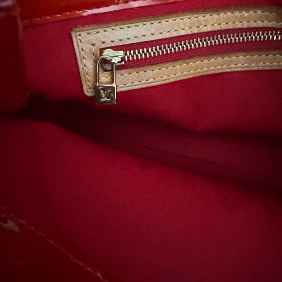 LV Red Vernis Monogram PM Tote small size!  LOUIS Vuitton no box or dust bag - Picture 9 of 13